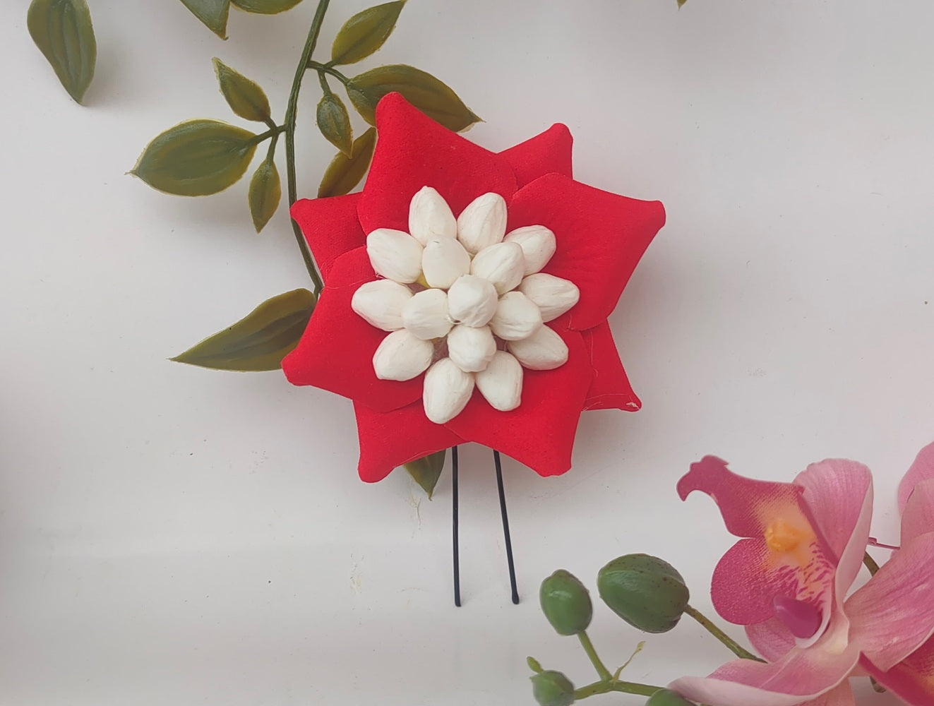 Red Petals Flower Brooch - Dista