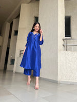 Thumbnail for trueBrowns Blue Textured Silk Puff Sleeve Kurta Pant Set - Distacart