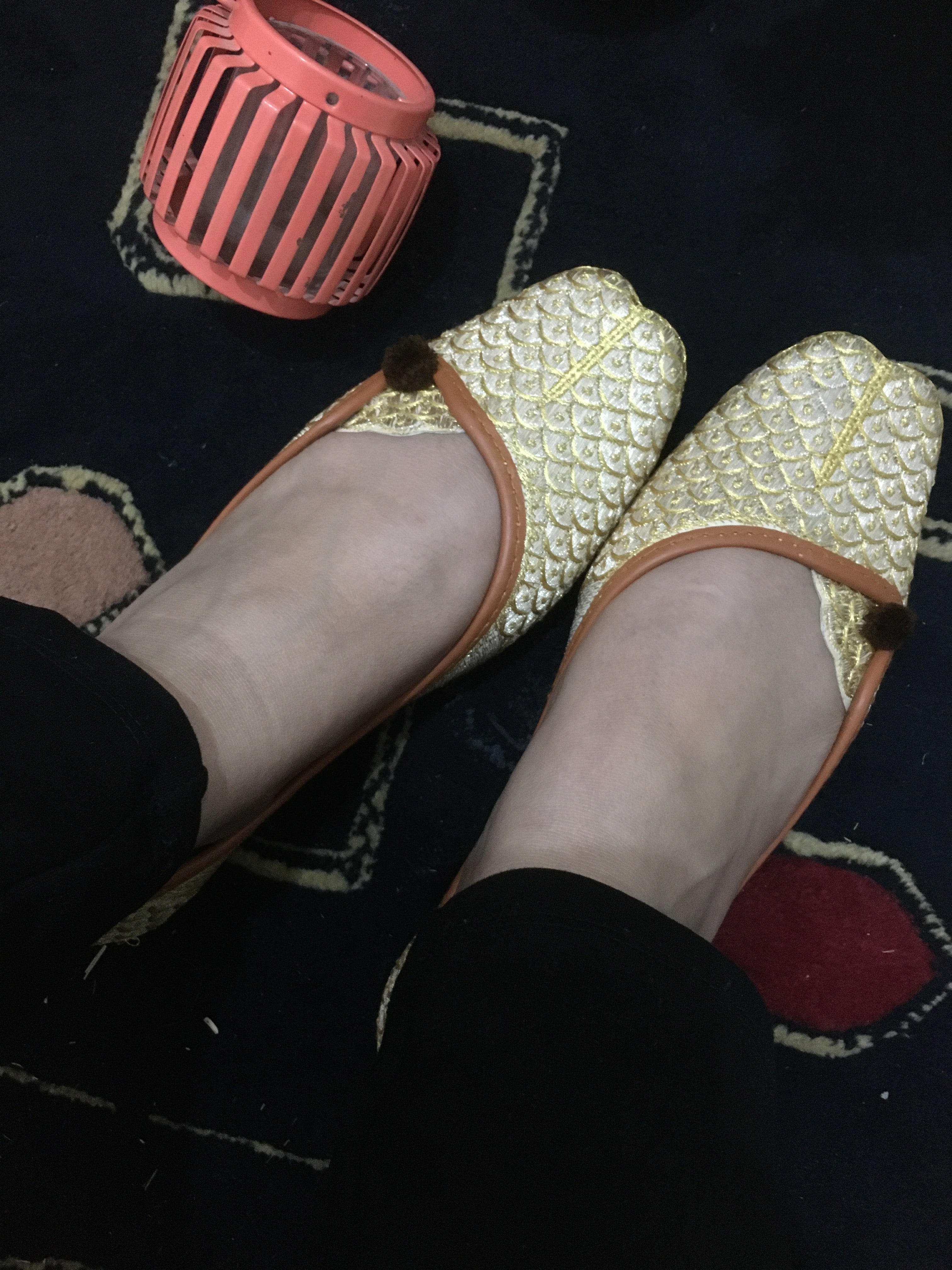 Desi Colour Women Indian Ethnic Footwear-Gold Side Flip-2 - Distacart