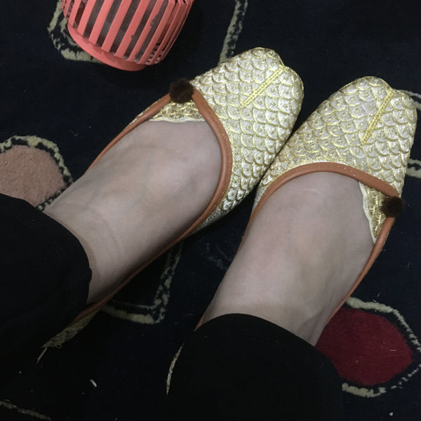 Desi Colour Women Indian Ethnic Footwear-Gold Side Flip-2 - Distacart