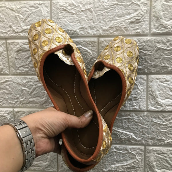 Desi Colour Women Indian Ethnic Footwear-Gold Side Flip-1 - Distacart