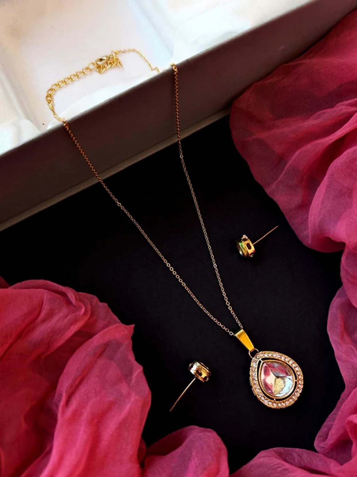 Joban Fashion Women Gold Kundan Pendant Chain Necklace With Kundan Earring Set