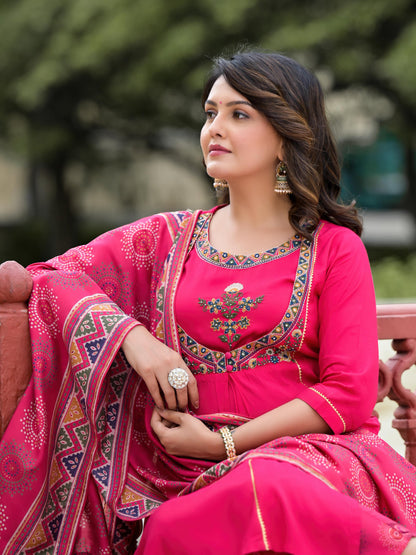 Juniper Women's Pink Viscose Rayon Solid Kurta Set - Distacart