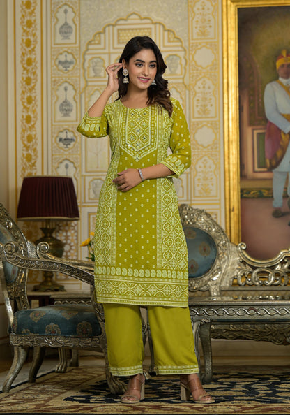 Juniper Women's Green Georgette Embroidered Kurta Set - Distacart
