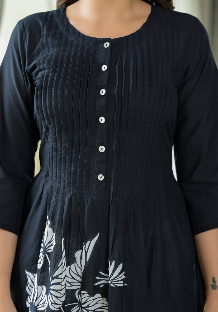 Juniper Women's Black Floral Printed Cotton Kurta With Button Detailing - Distacart