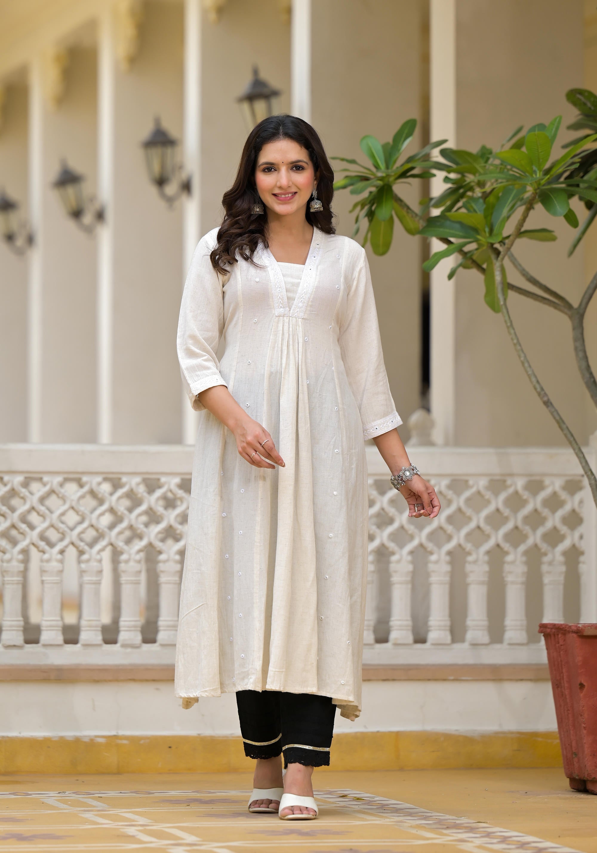Juniper Off-White Solid Kurta With Mirror Work - Distacart