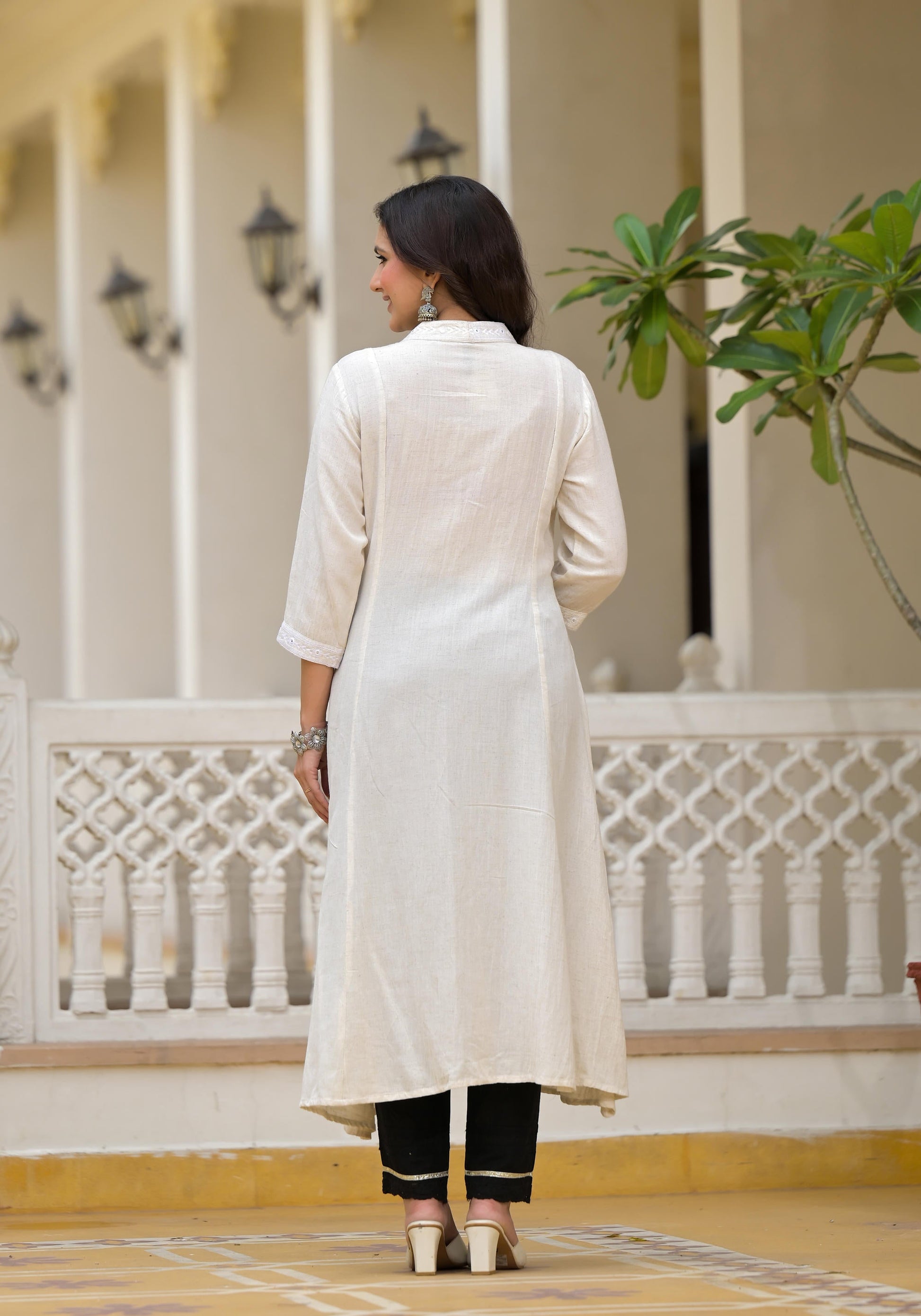 Juniper Off-White Solid Kurta With Mirror Work - Distacart