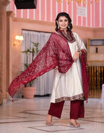 Thumbnail for Juniper Women's Ivory Zari Embroidered Chanderi Kurta Set With Sequins & Beads - Distacart