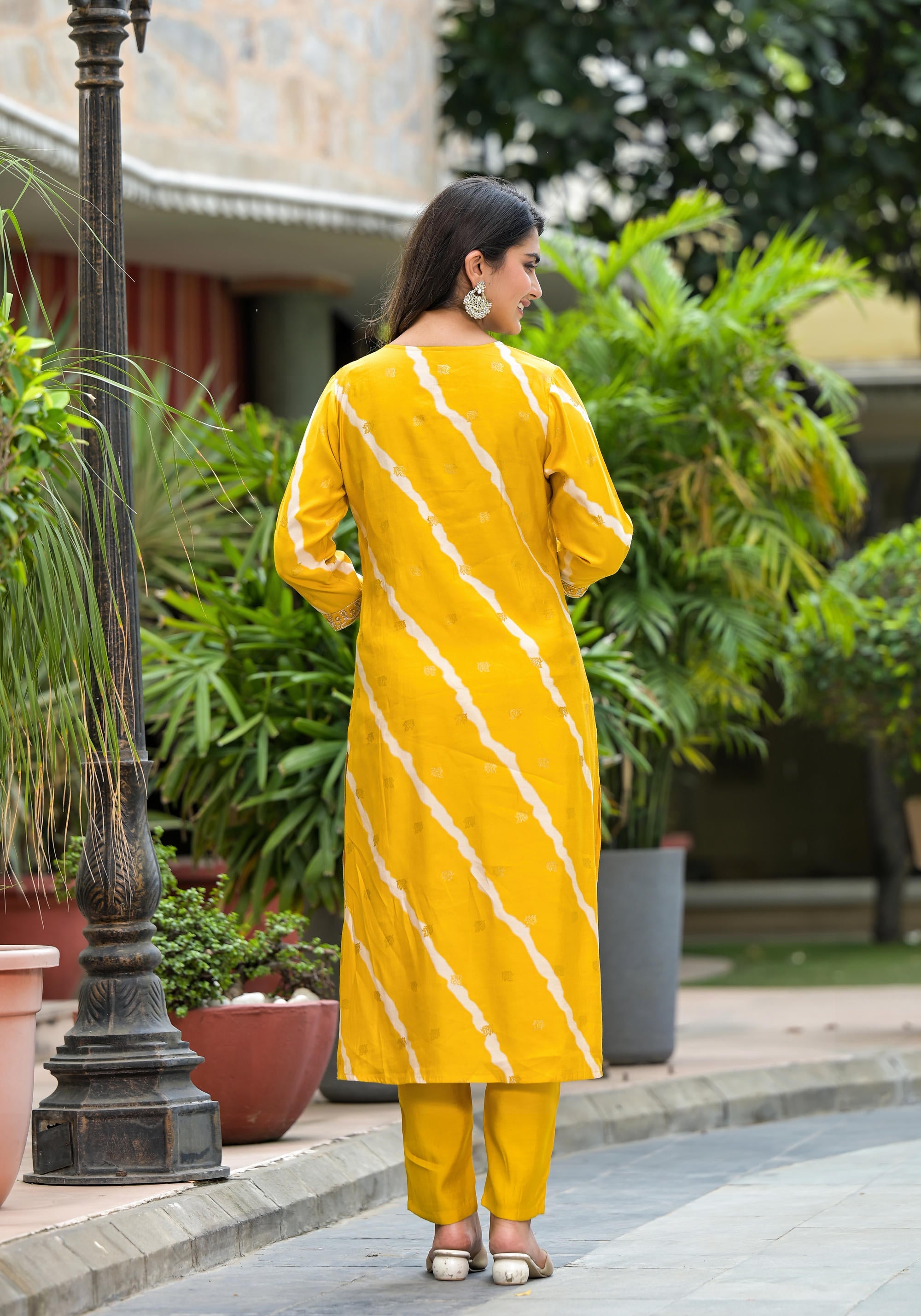 Juniper Women's Yellow Lehriya Printed Musline Kurta Set With Mirror Work & Sequins - Distacart