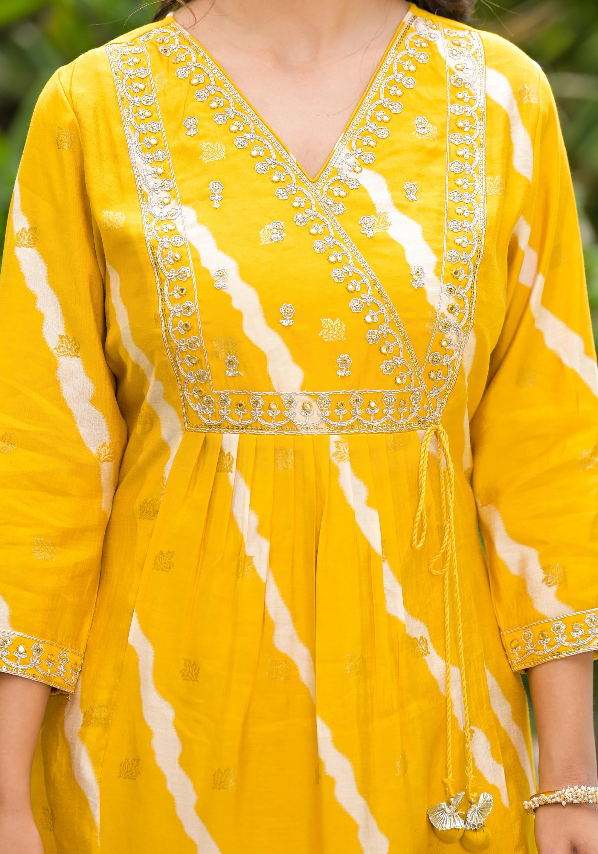 Juniper Women's Yellow Lehriya Printed Musline Kurta Set With Mirror Work & Sequins - Distacart