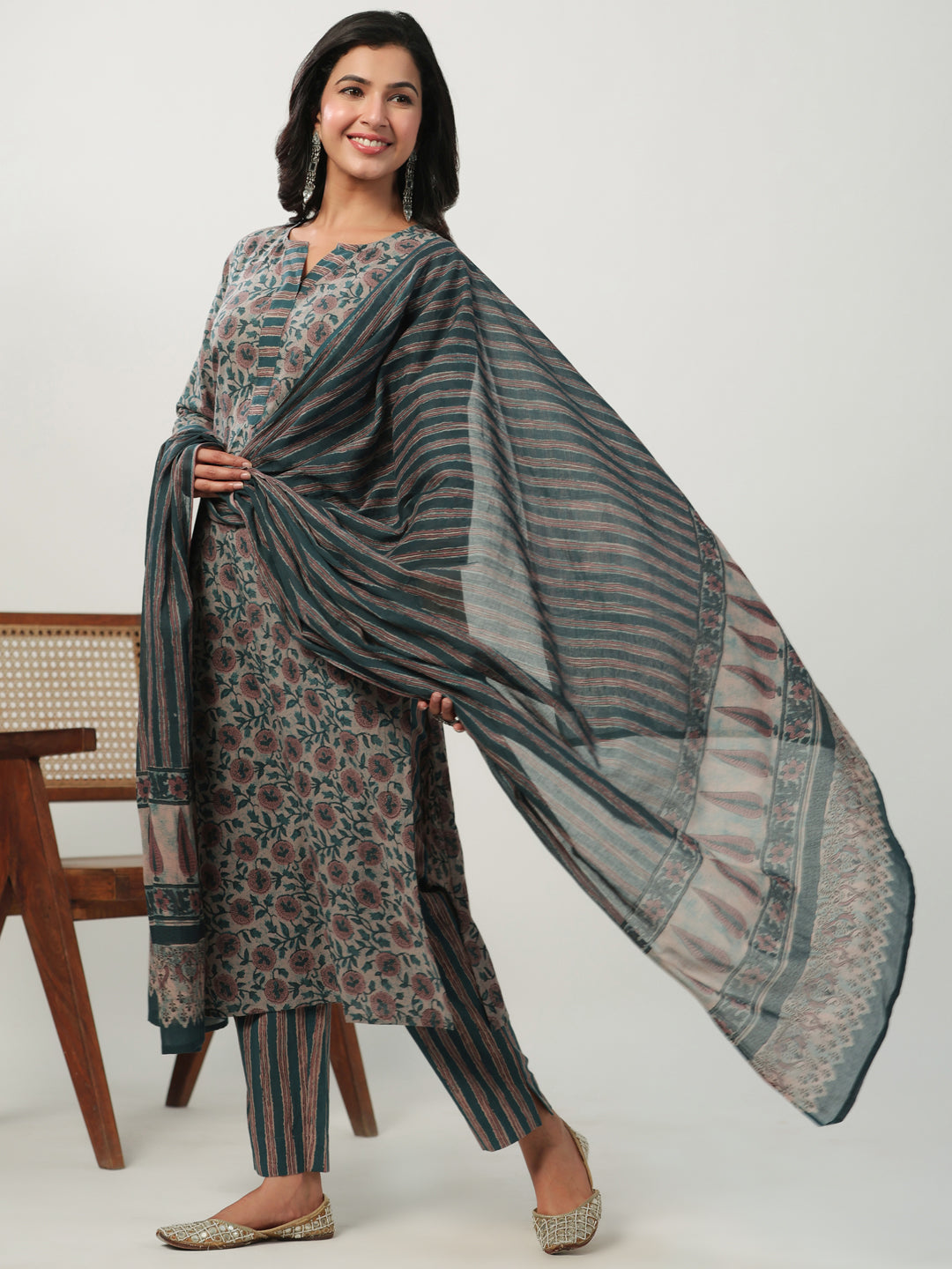 Janasya Straight Cambric Beige Floral Notch Neck Kurta Set - Distacart