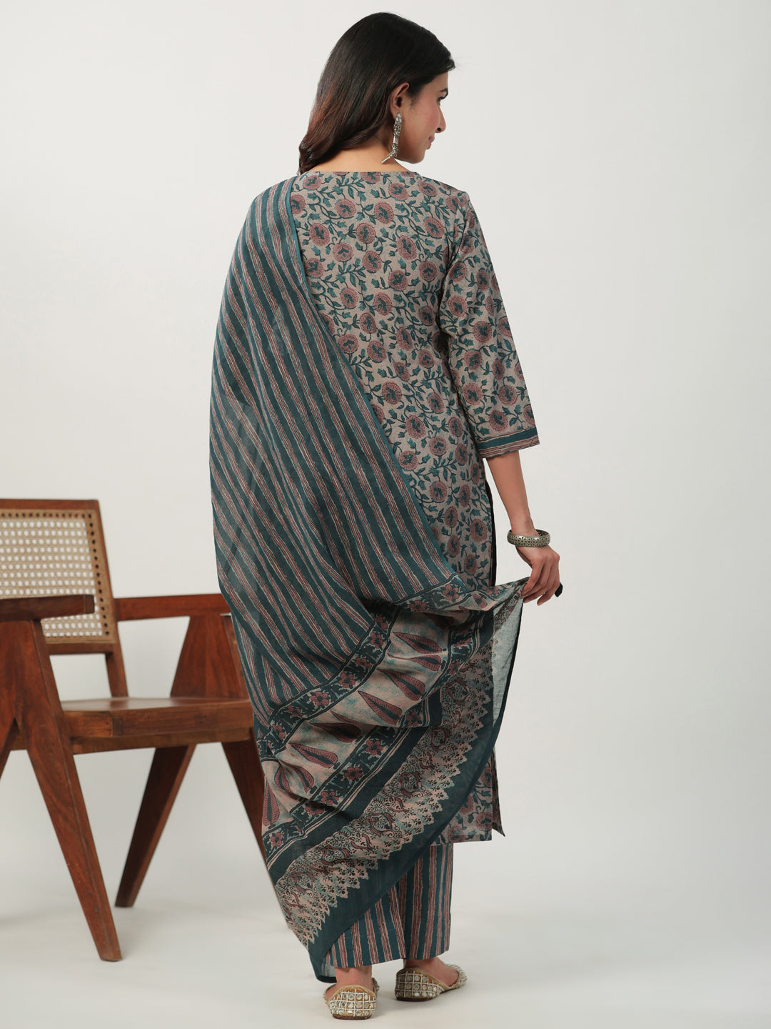 Janasya Straight Cambric Beige Floral Notch Neck Kurta Set - Distacart