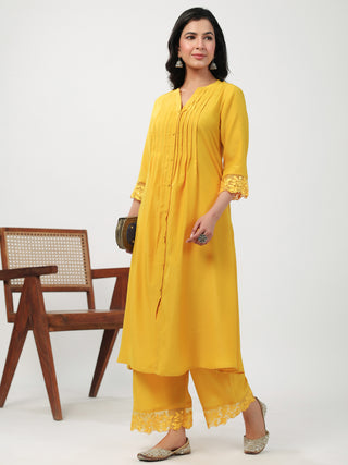 Janasya A-Line Muslin Yellow Embroidered V-Neck with Band Collar Kurta & Bottom - Distacart