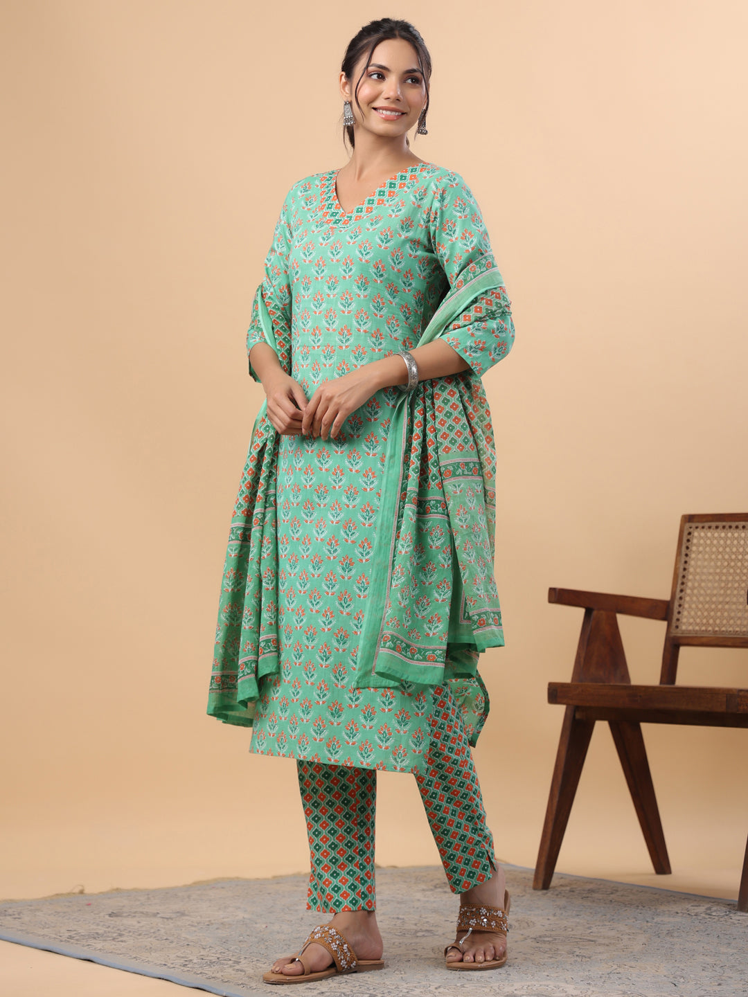 Janasya Regular Cambric Green Ethnic Motifs V-Neck Set - Distacart