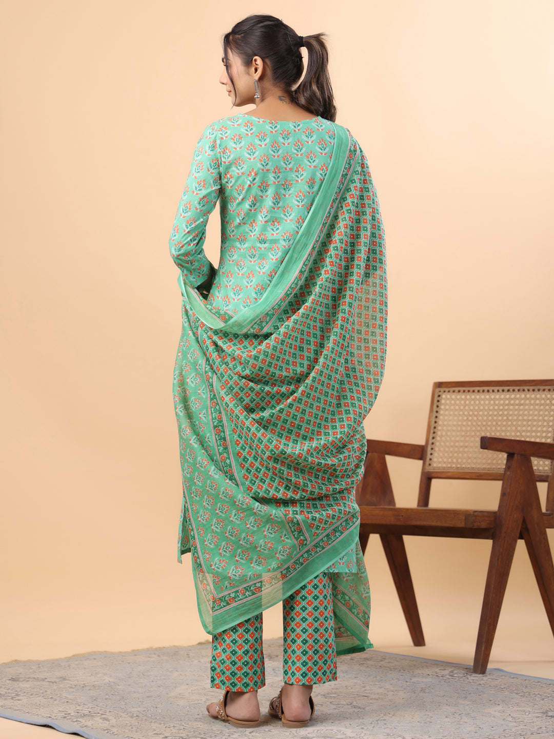 Janasya Regular Cambric Green Ethnic Motifs V-Neck Set - Distacart