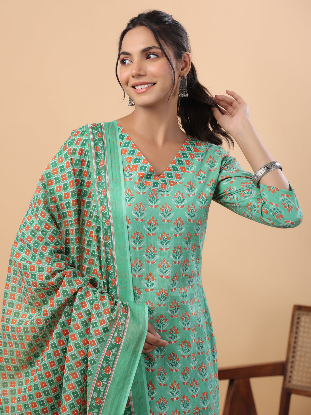 Janasya Regular Cambric Green Ethnic Motifs V-Neck Set - Distacart