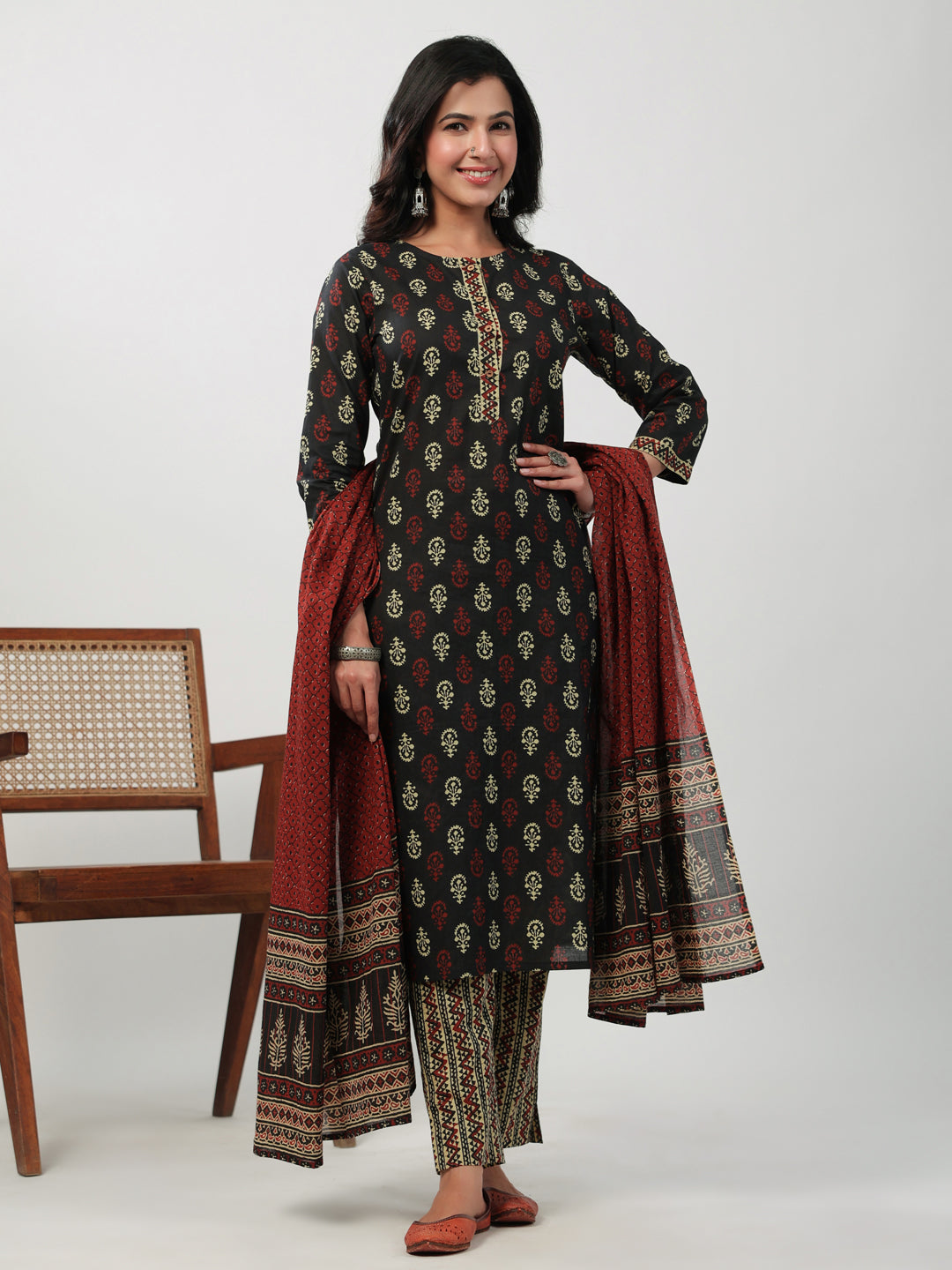 Janasya Straight Cambric Black Ethnic Motifs Round Neck Set - Distacart