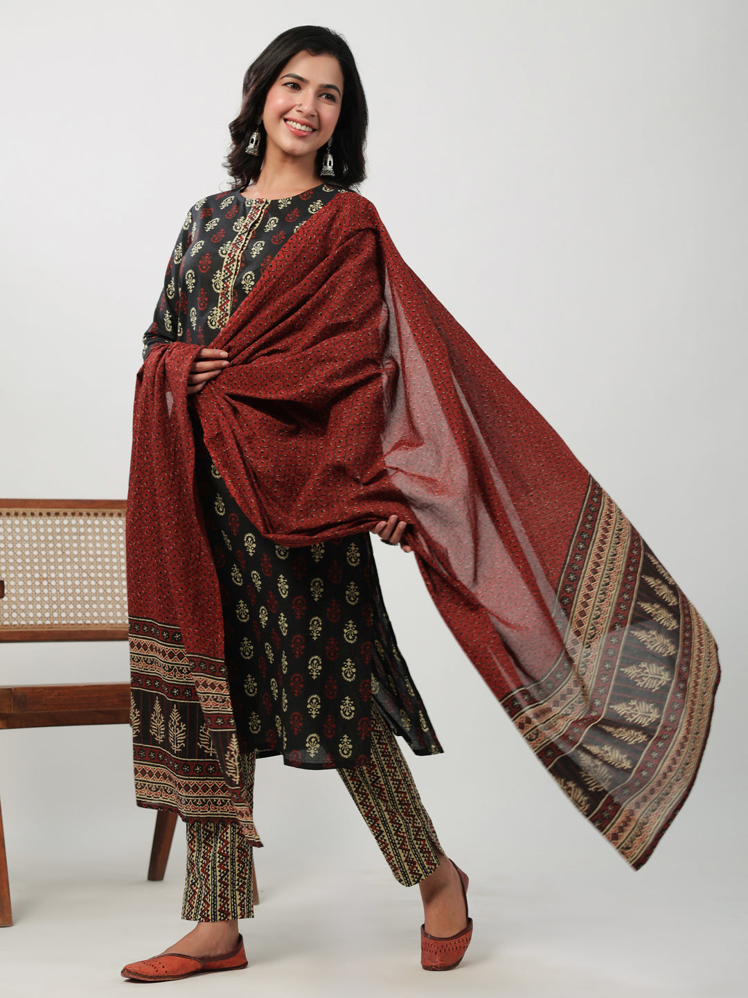 Janasya Black Cambric Ethnic Motifs Set