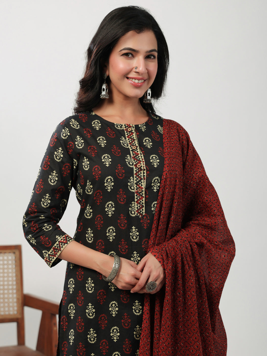 Janasya Black Cambric Ethnic Motifs Set