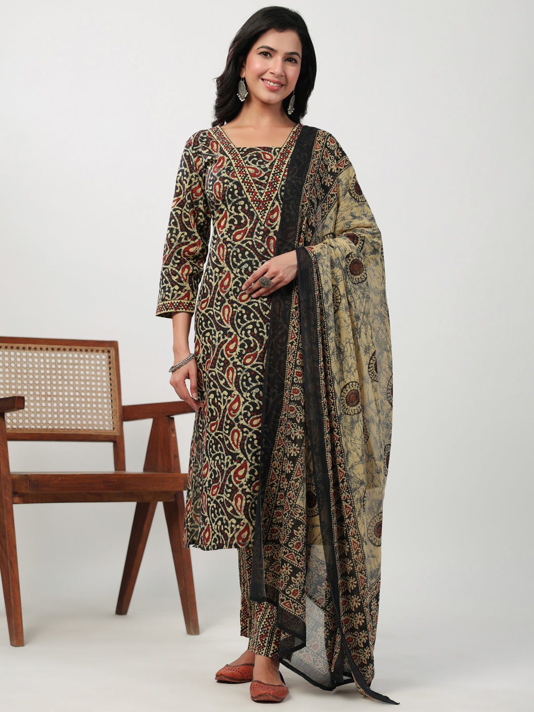 Janasya Straight Cambric Black Batik V-Neck Set - Distacart
