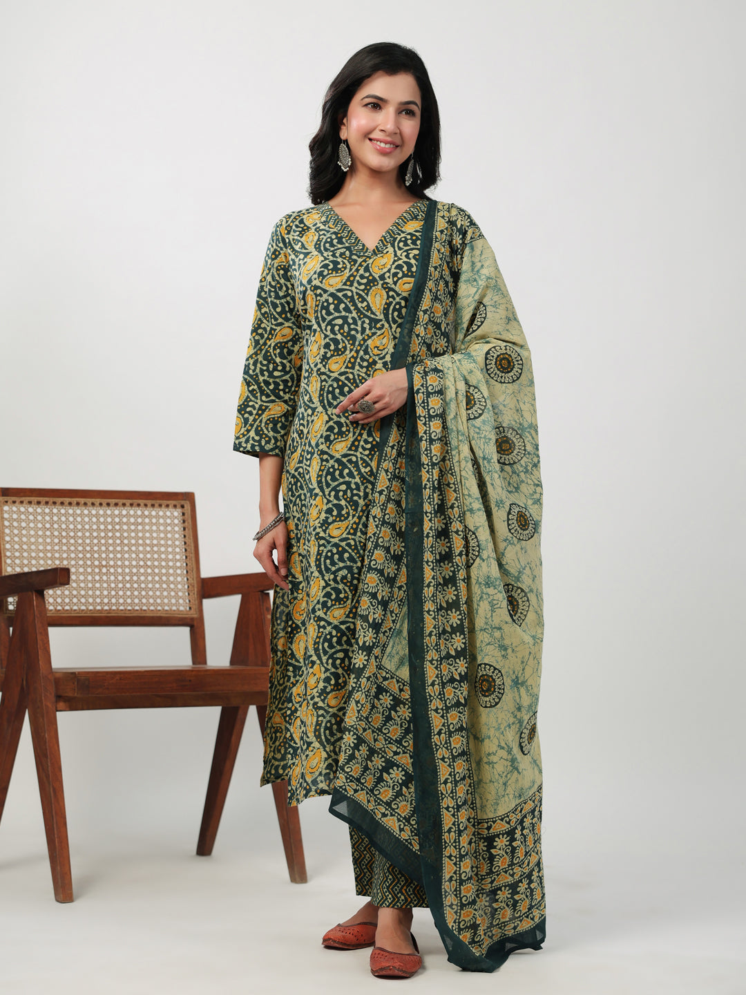 Janasya Straight Cambric Green Ethnic Motifs V-Neck Set - Distacart