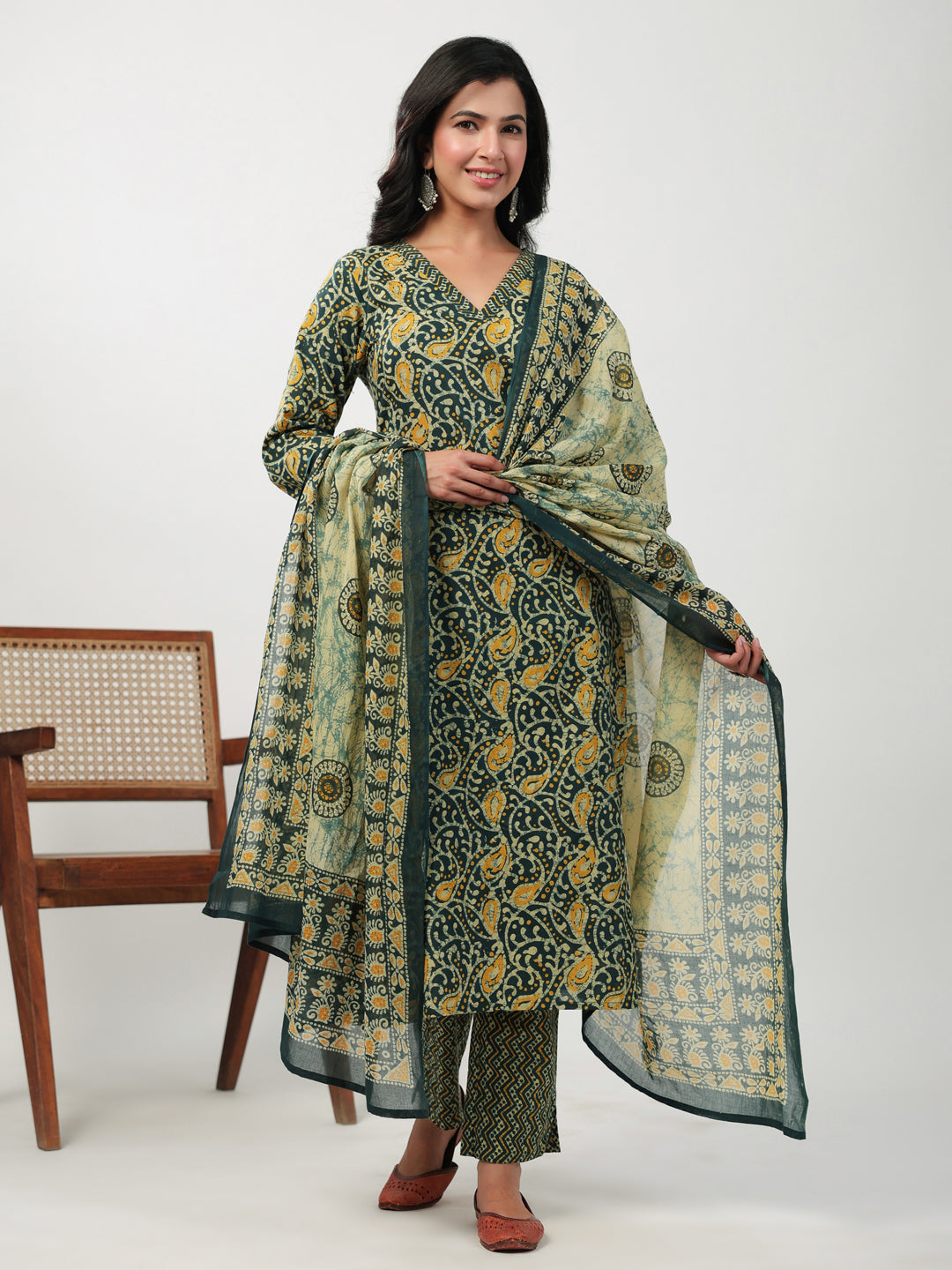 Janasya Straight Cambric Green Ethnic Motifs V-Neck Set - Distacart