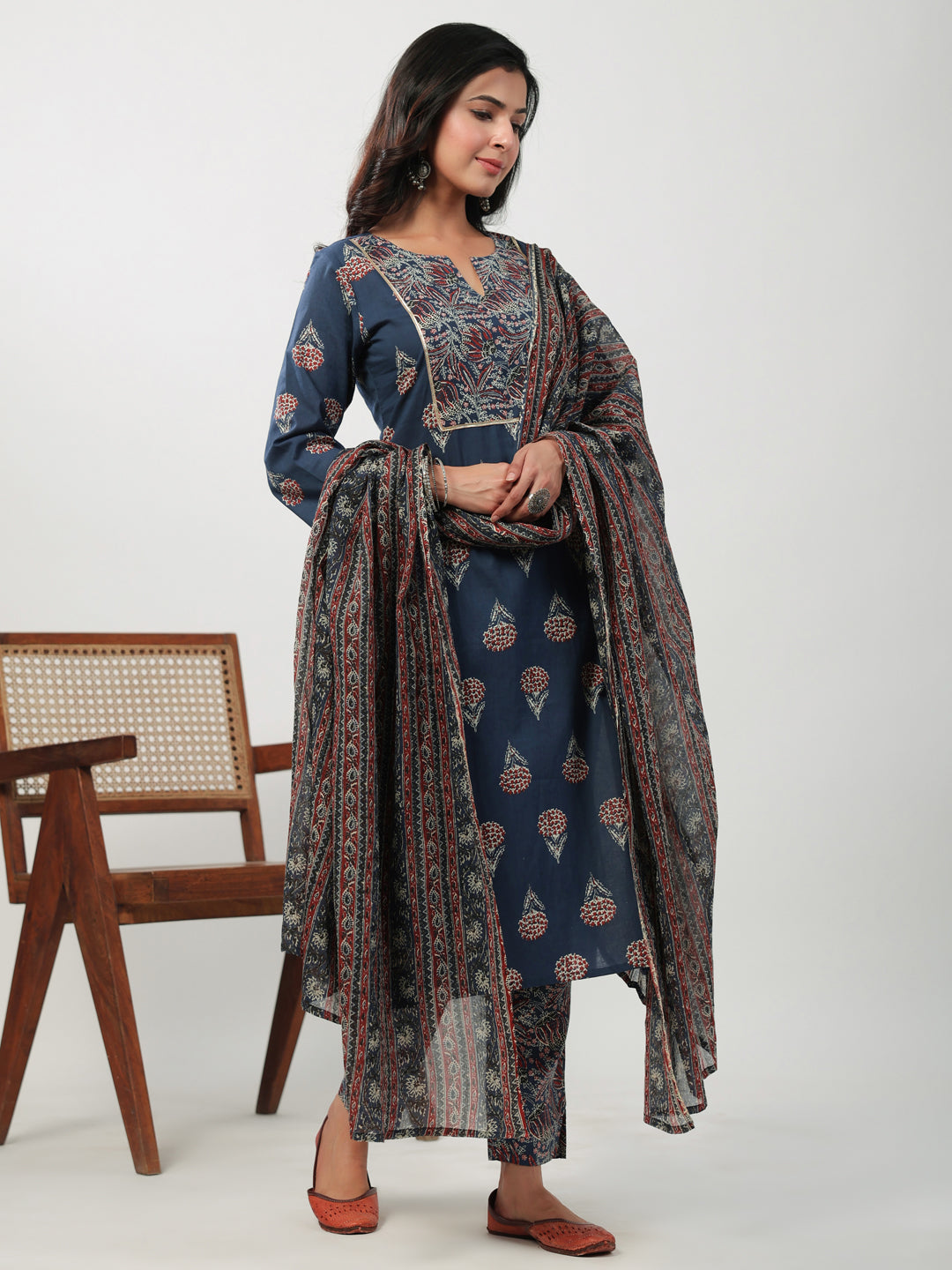 Janasya Regular Cambric Indigo Floral Notch Neck Kurta Set - Distacart