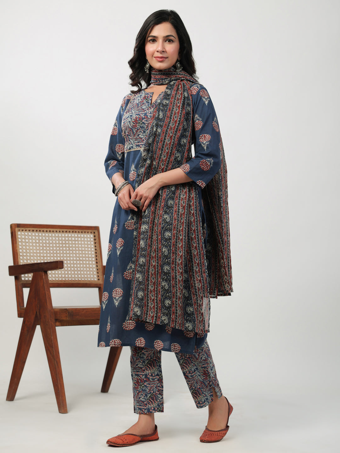 Janasya Regular Cambric Indigo Floral Notch Neck Kurta Set - Distacart