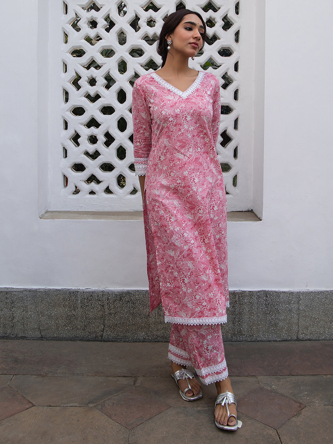 Janasya Regular Cambric Pink Floral V-Neck Kurta Set - Distacart