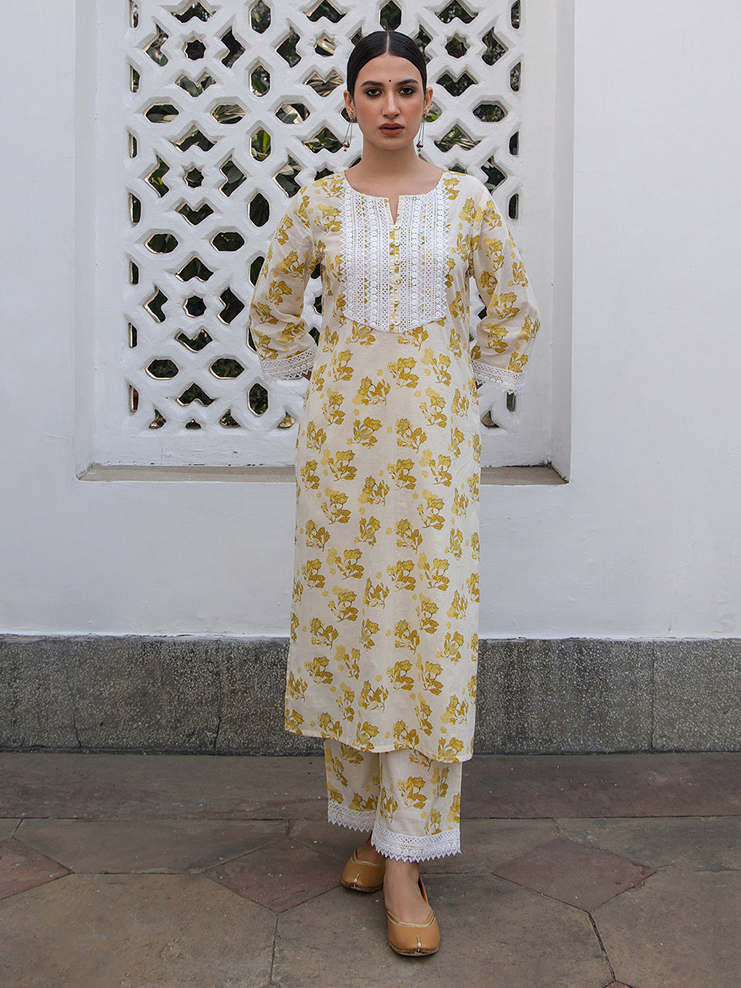 Janasya Straight Cambric Off White Floral Notch Neck Kurta & Bottom - Distacart