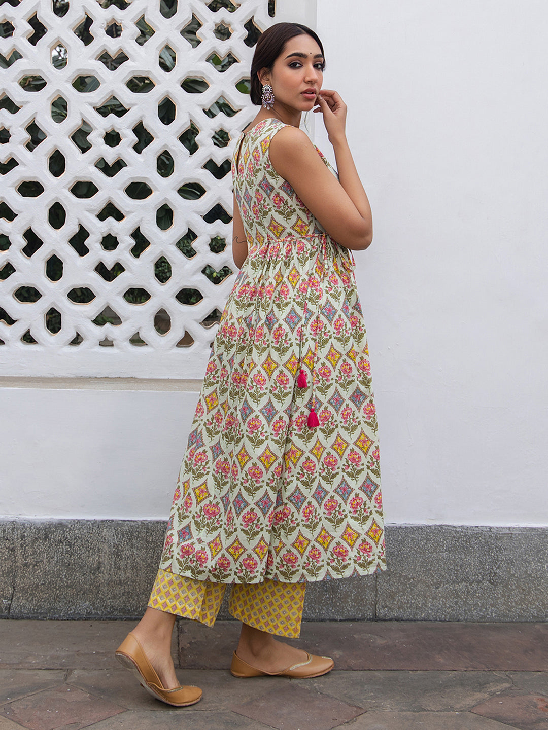 Janasya Light Green Cambric Ethnic Motifs Kurta & Bottom - Distacart