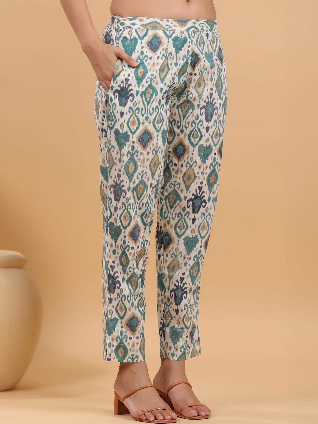 Janasya Light Cotton Ikkat Straight Kurta Set