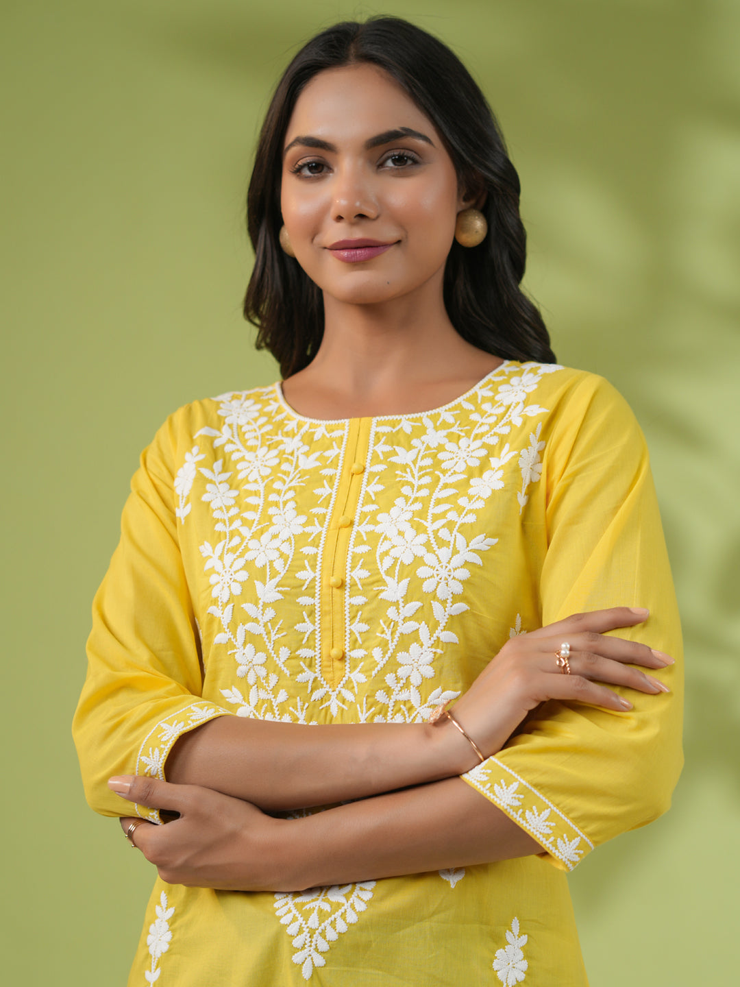 Janasya Straight Cotton Cambric Yellow Ethnic Motifs Round Neck Tunic