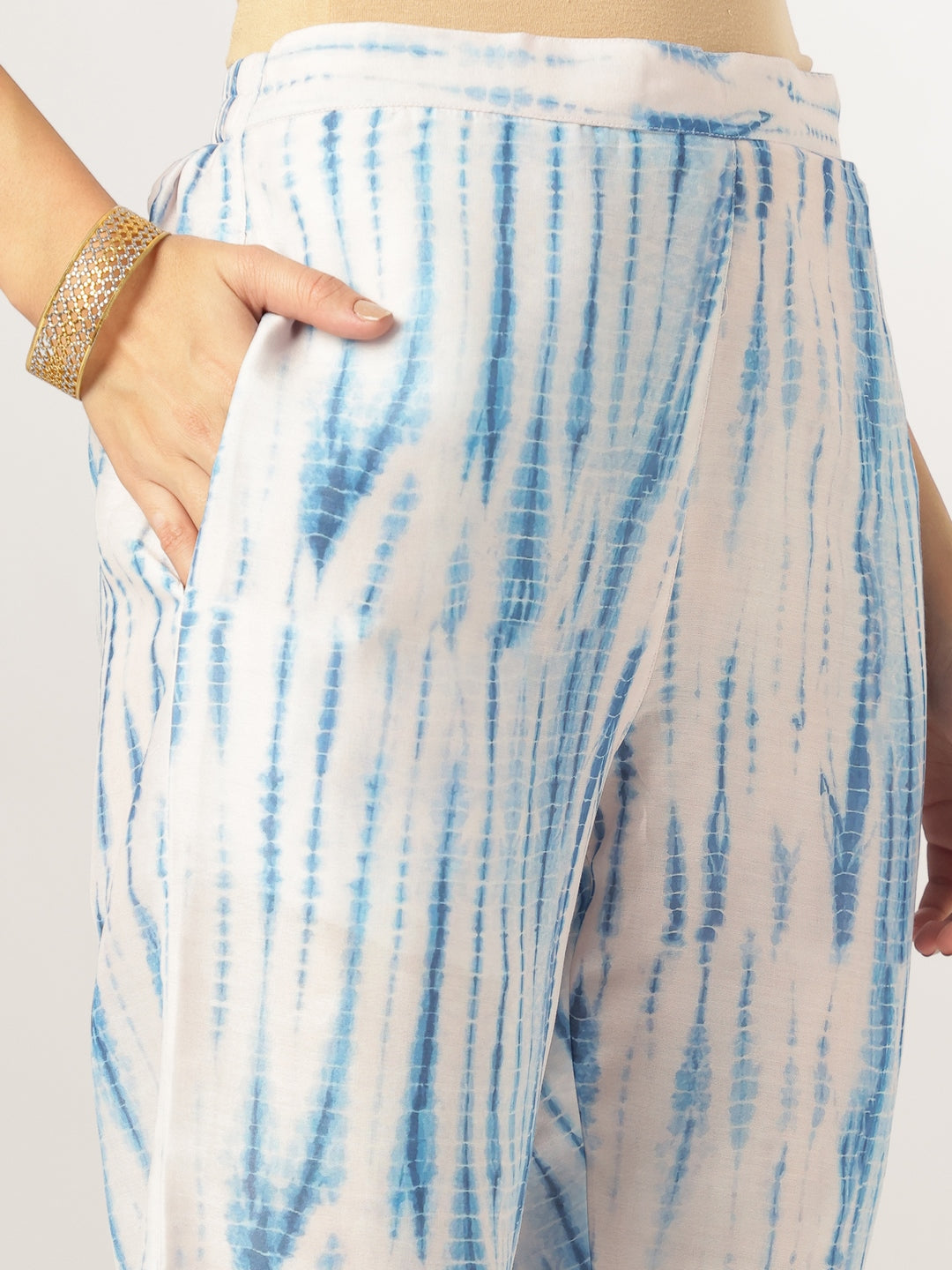 Janasya Light Silk Blend Tie & dye Straight Kurta Set