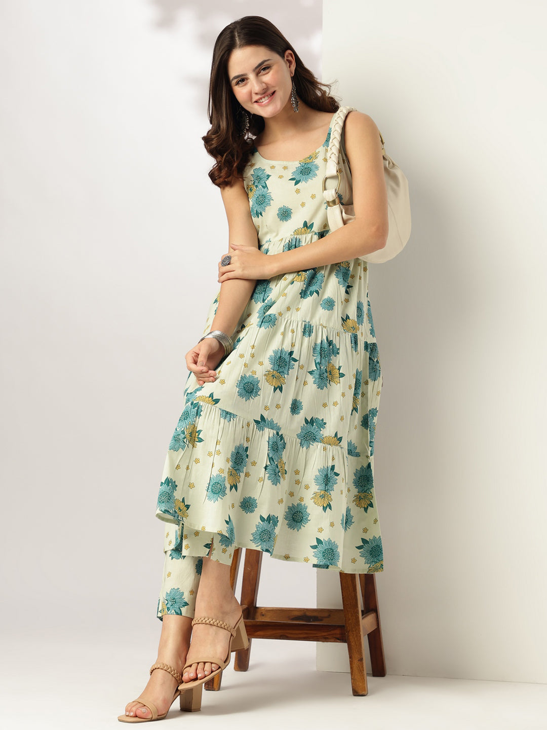 Janasya Light Cotton Floral Tiered Kurta Set
