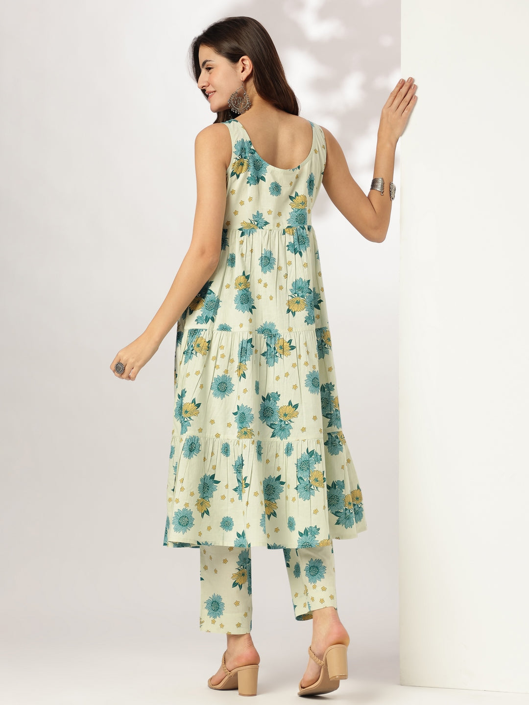 Janasya Light Cotton Floral Tiered Kurta Set - Distacart