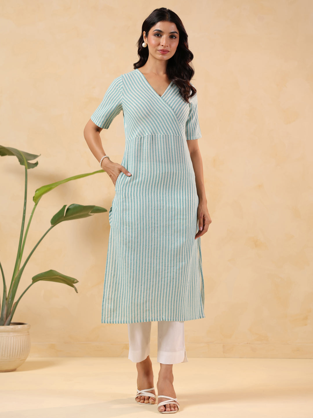Janasya Light Cotton Striped Straight Kurta
