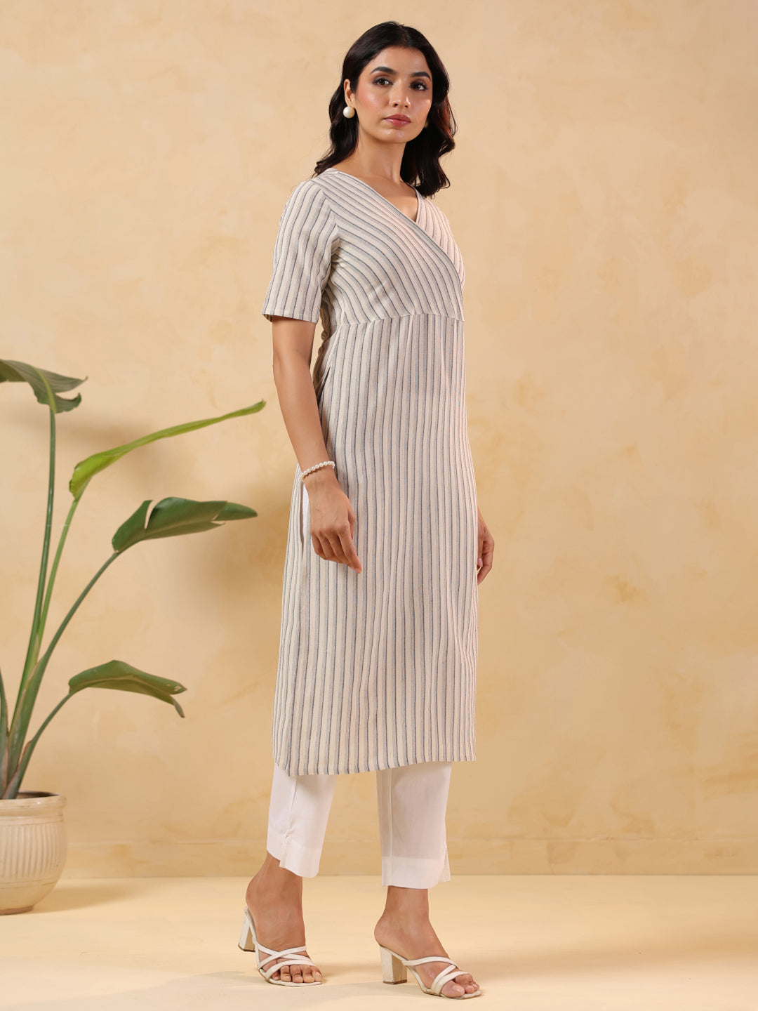 Janasya Light Cotton Striped Straight Kurta