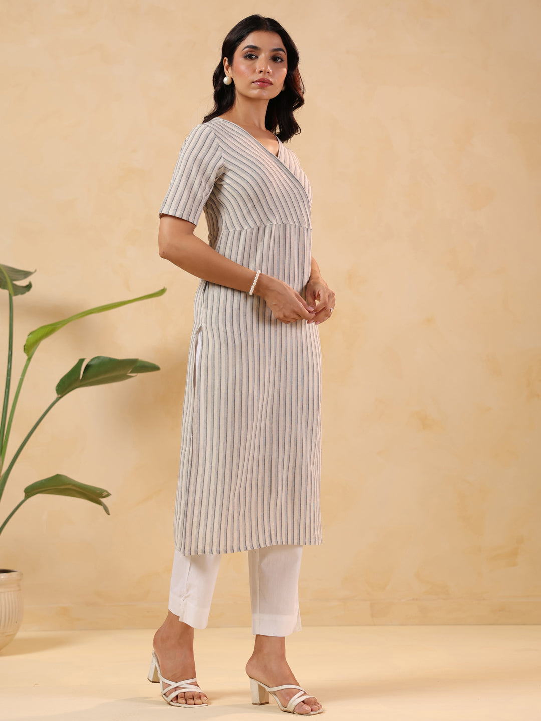 Janasya Light Cotton Striped Straight Kurta