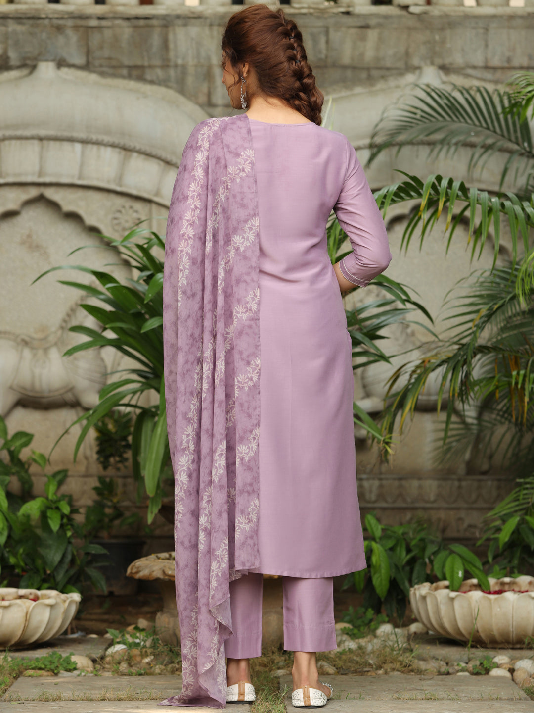 Janasya Light Silk Blend Yoke Embroidery Straight Kurta Set