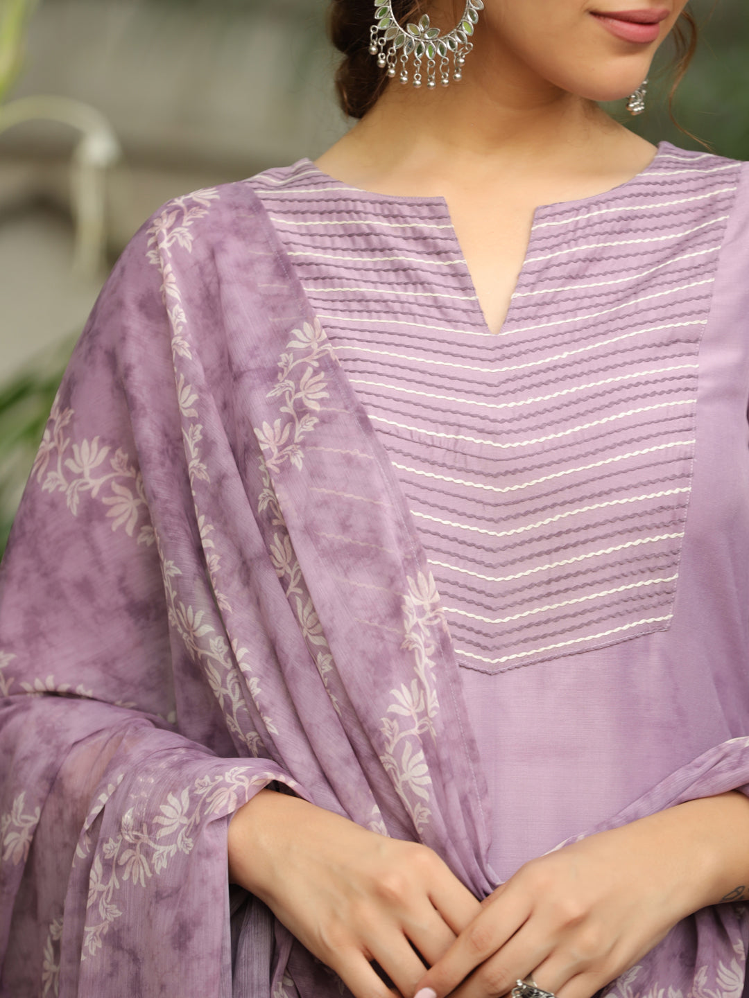 Janasya Light Silk Blend Yoke Embroidery Straight Kurta Set