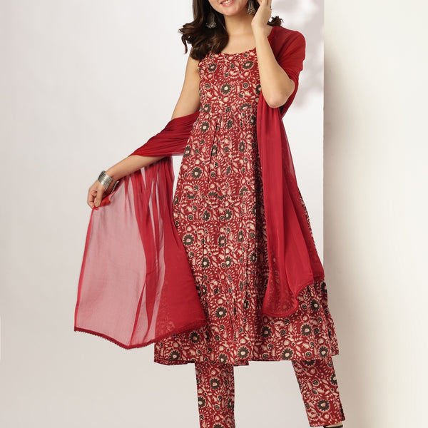 Janasya Dark Cotton Floral Tiered Kurta Set - Distacart