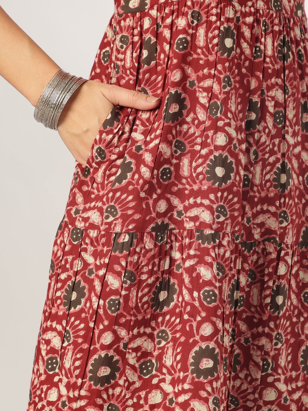 Janasya Dark Cotton Floral Tiered Kurta Set