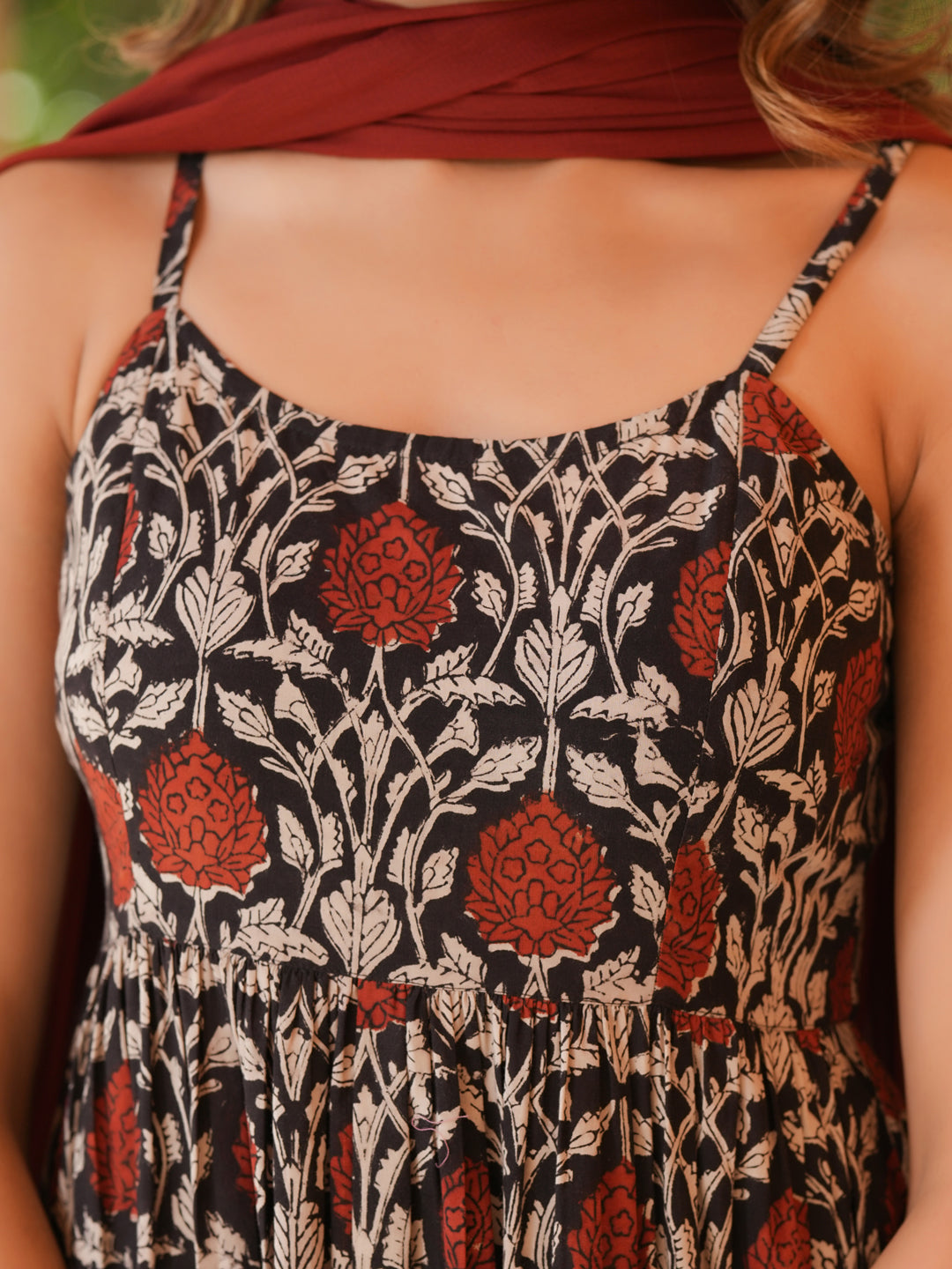 Janasya Dark Cotton Floral Tiered Kurta Set