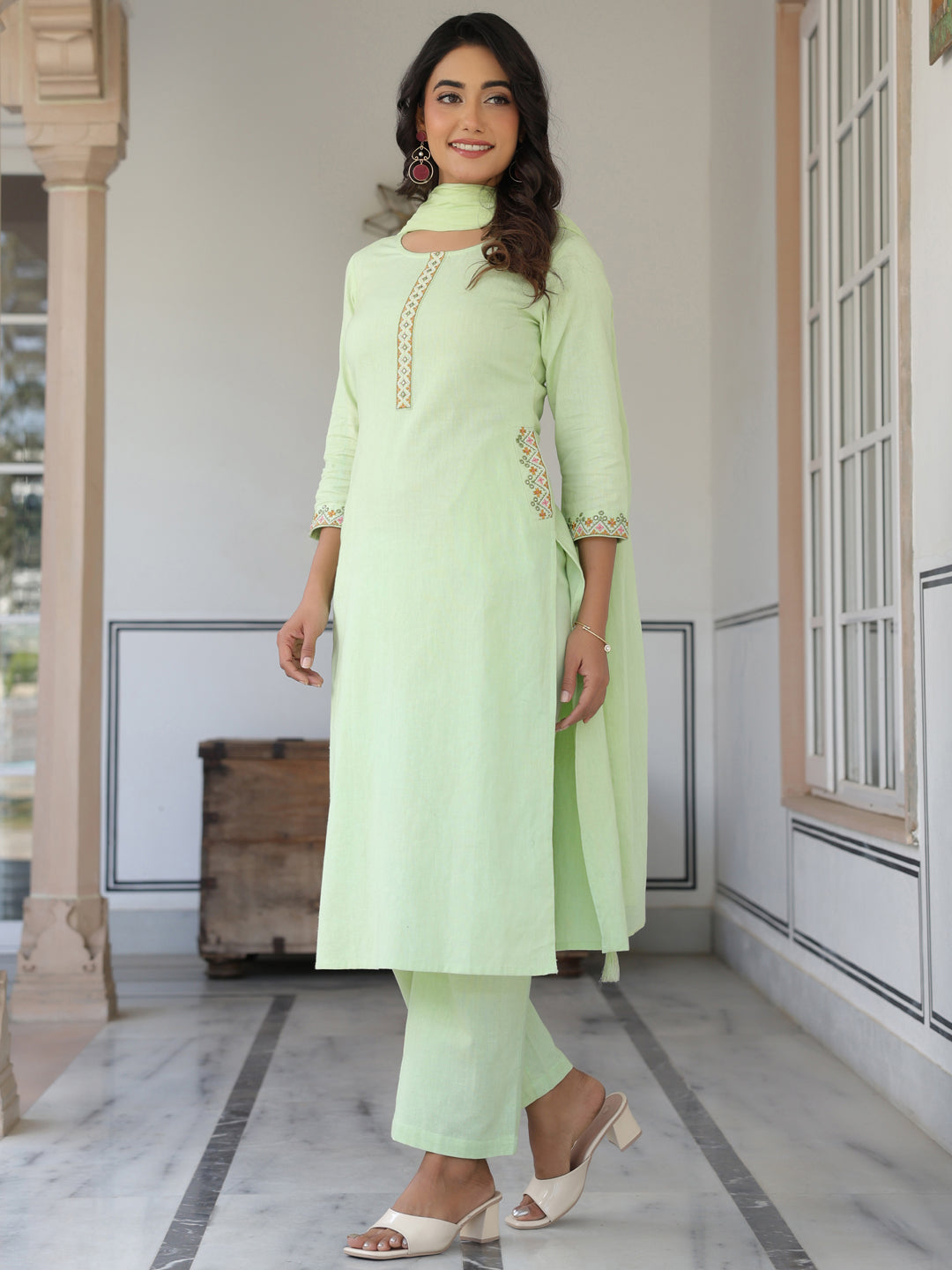 Janasya Light Cotton Self Design Straight Kurta Set