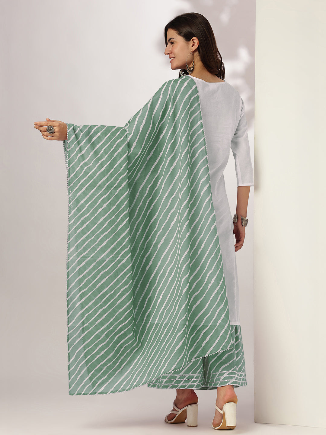Janasya Light Cotton Yoke Embroidery Straight Kurta Set