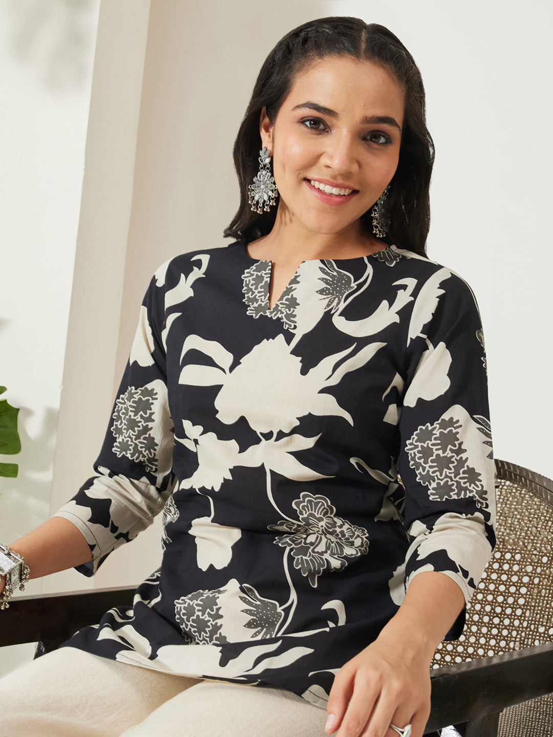 Janasya Black Straight Cotton Top - Dista