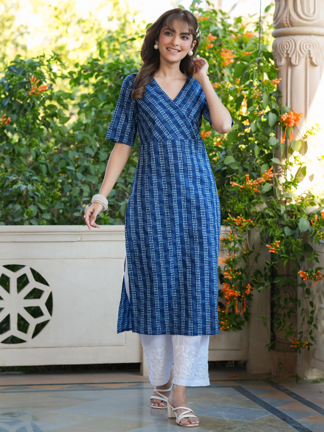 Janasya Dark Cotton Geometric Straight Kurta
