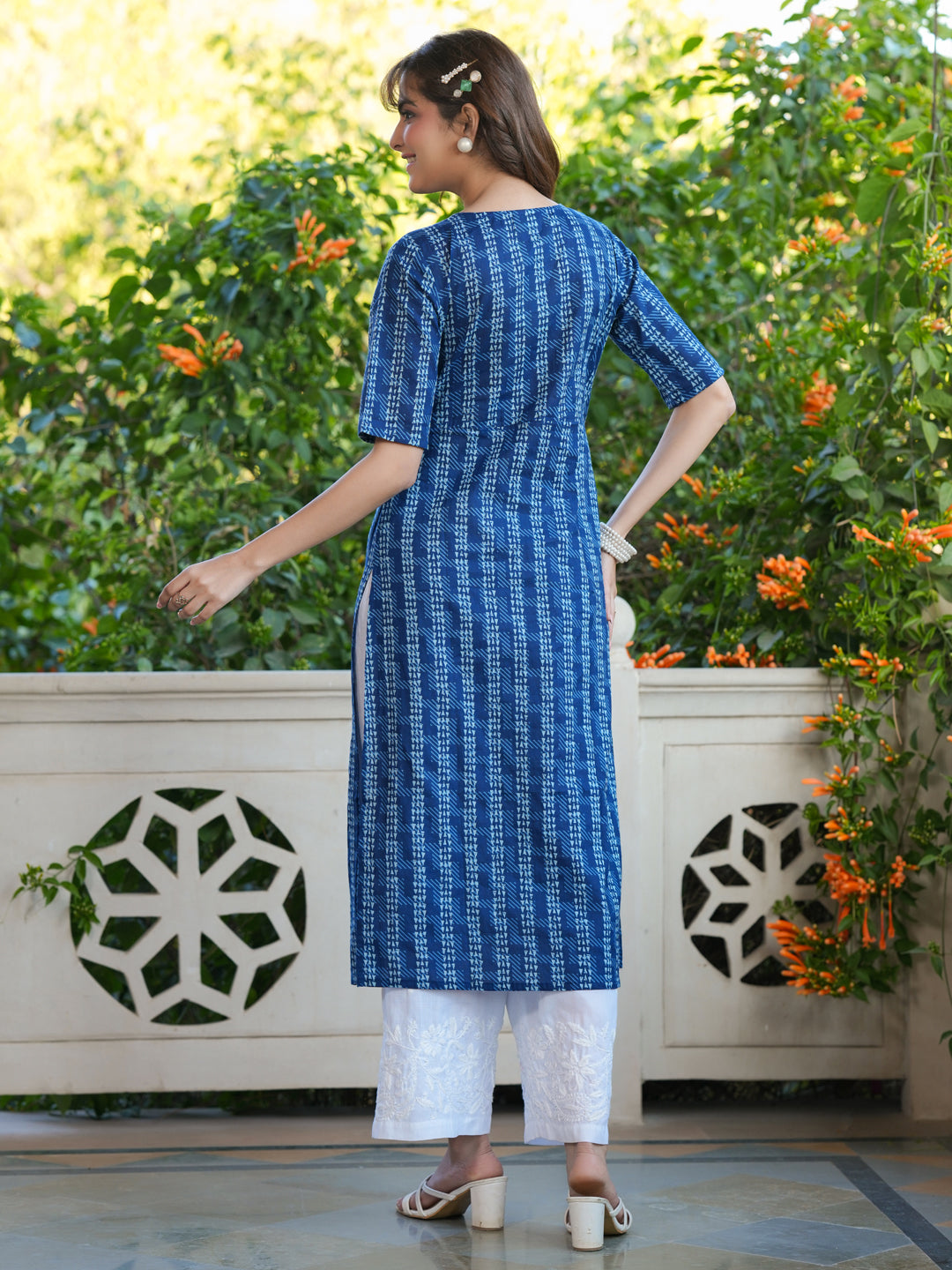 Janasya Dark Cotton Geometric Straight Kurta