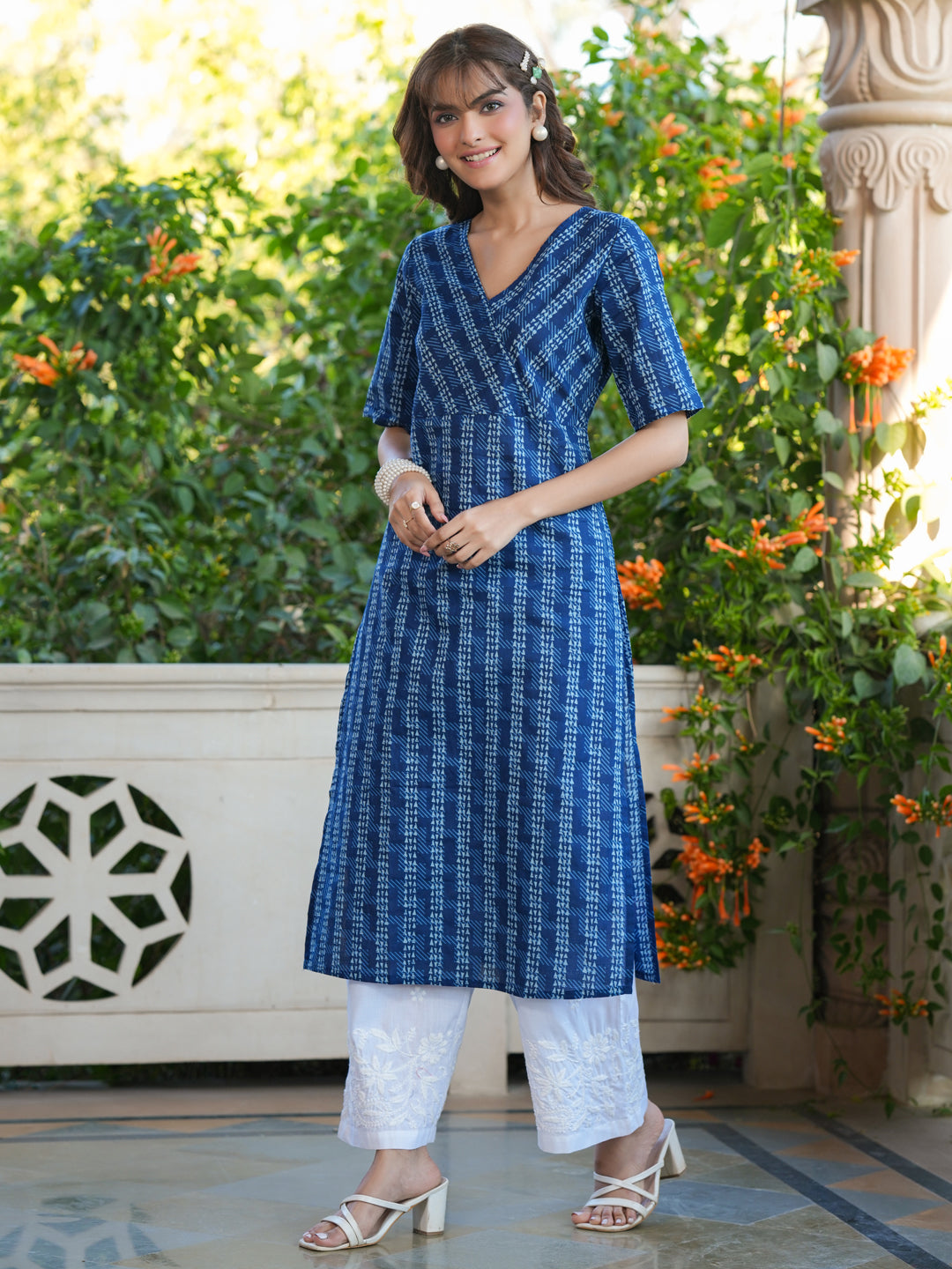 Janasya Dark Cotton Geometric Straight Kurta